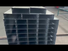 Medium duty gegalvaniseerde kabelbakken op de muur voor op maat gemaakte elektrische bedrading