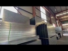 Aangepaste stalen trough type kabelbak verstelbare hoogte zilveren afwerking muur gemonteerd