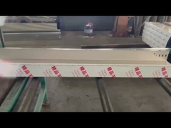 Gepolijste afwerking van roestvrijstalen draadkabelbak met rechte sectie