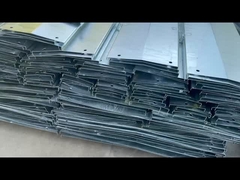 Aanpasbare sterke kabelbak met flexibele ventilatiegroeve