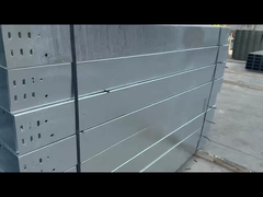 Innen- en buitenruimte warm gedompelde gegalvaniseerde kabelbak met ventilatie- of perforatiegroeve