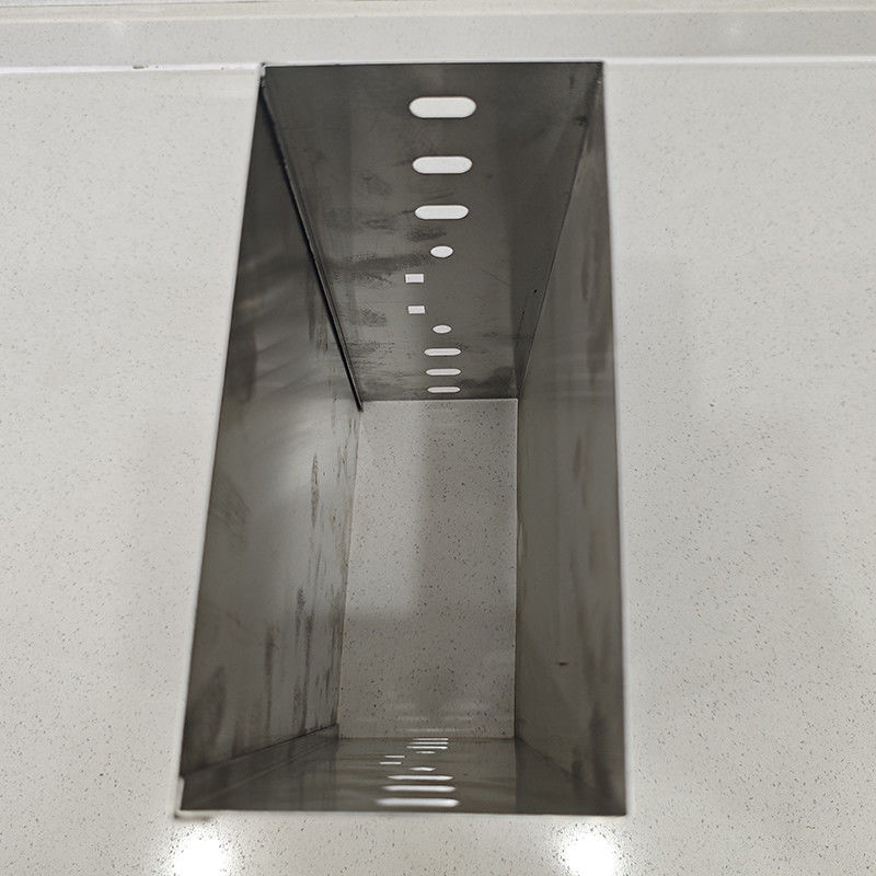 Corrosiebestendig gegalvaniseerd kabelbakje met accessoires zilveren wand / vloer type