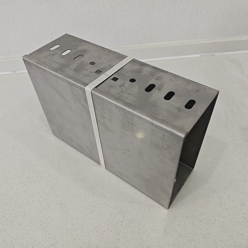Corrosiebestendig gegalvaniseerd kabelbakje met accessoires zilveren wand / vloer type