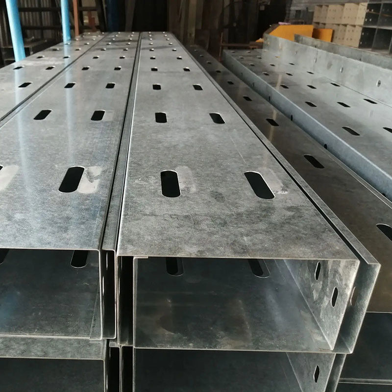 Onderhoudsarme rechthoekige aluminiumkabelbeheerbak met uitstekende corrosiebestendigheid